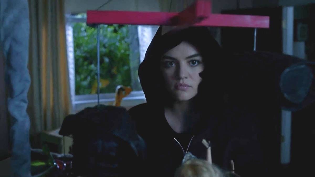 20 Mistakes Fans Completely Missed in Pretty Little Liars
