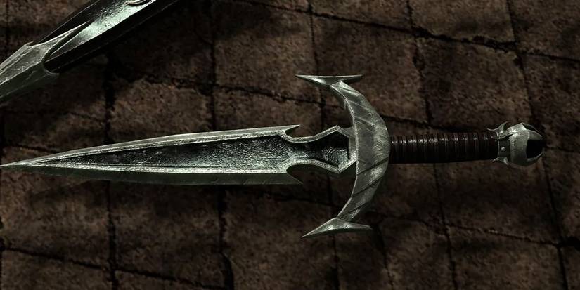 Skyrim: 25 Best Items Every Player Needs (& Where To Find Them)