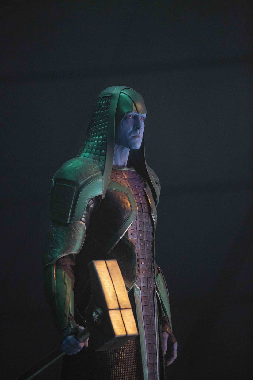 New Captain Marvel Stills Show Starforce, Skrulls & More