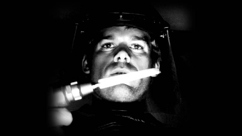 10 diferenças surpreendentes entre as séries de Dexter e os livros Quando a série Dexter estreou em 2006, muitos espectadores acreditaram estar diante de uma ideia totalmente inédita para a televisão. O que nem todos sabiam é que o programa foi inspirado no romance Darkly Dreaming Dexter, de Jeff Lindsay, publicado em 2004. 10 diferenças surpreendentes entre as séries de Dexter e os livros