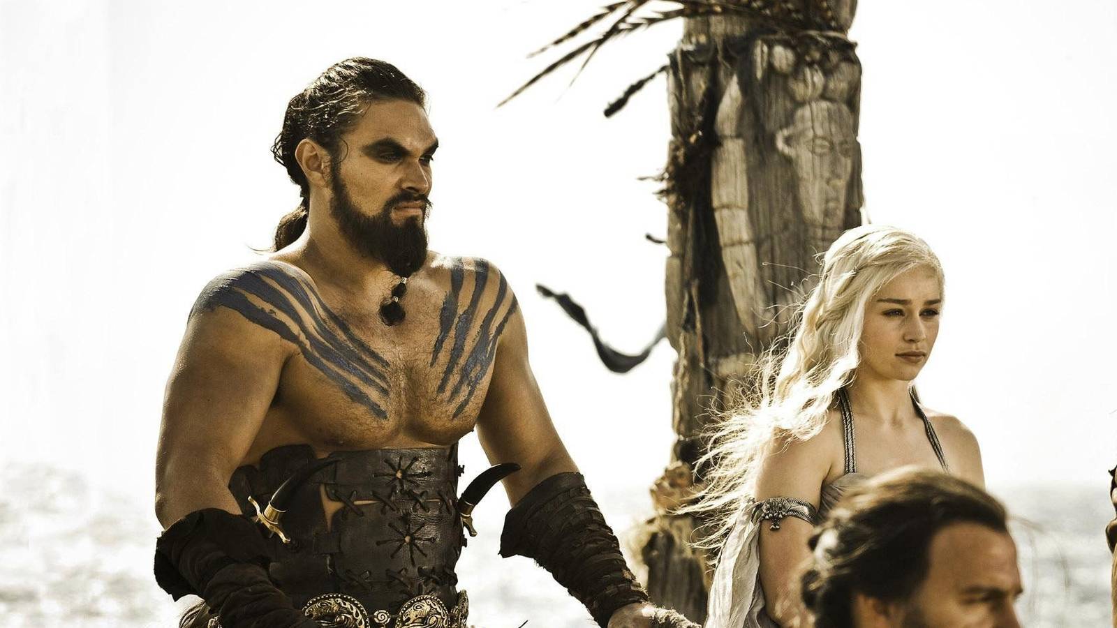 Game of Thrones' Jason Momoa & Emilia Clarke Reunite At Oscars