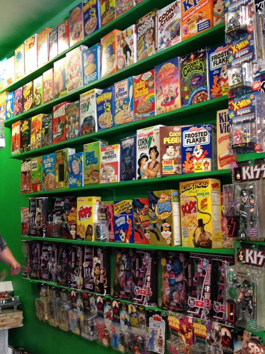 Storage Wars: The 25 Craziest Items Found In The Storage Lockers ...