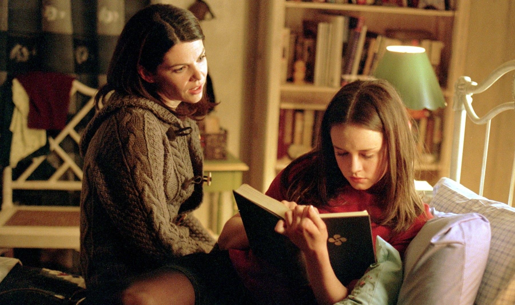 8 Pop Culture References On Gilmore Girls You Might Have Missed