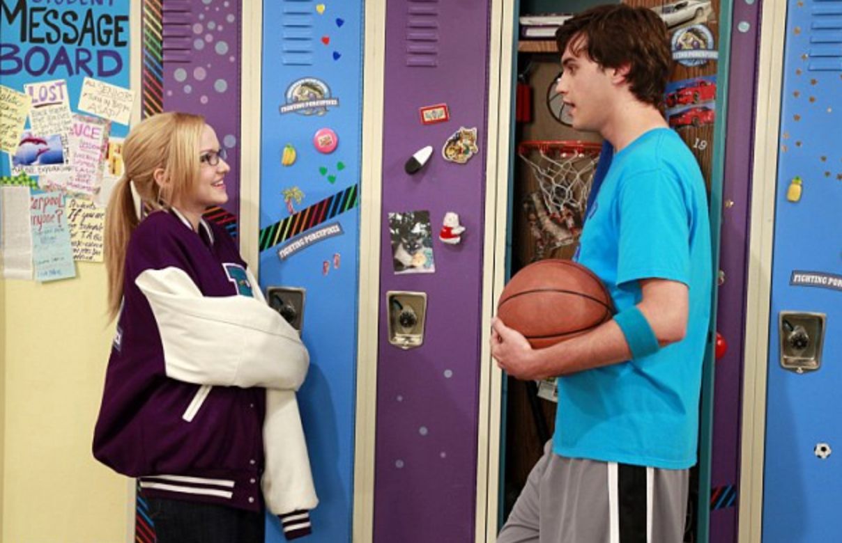 15 Couples That Hurt Disney Channel Shows (And 15 That Saved Them)