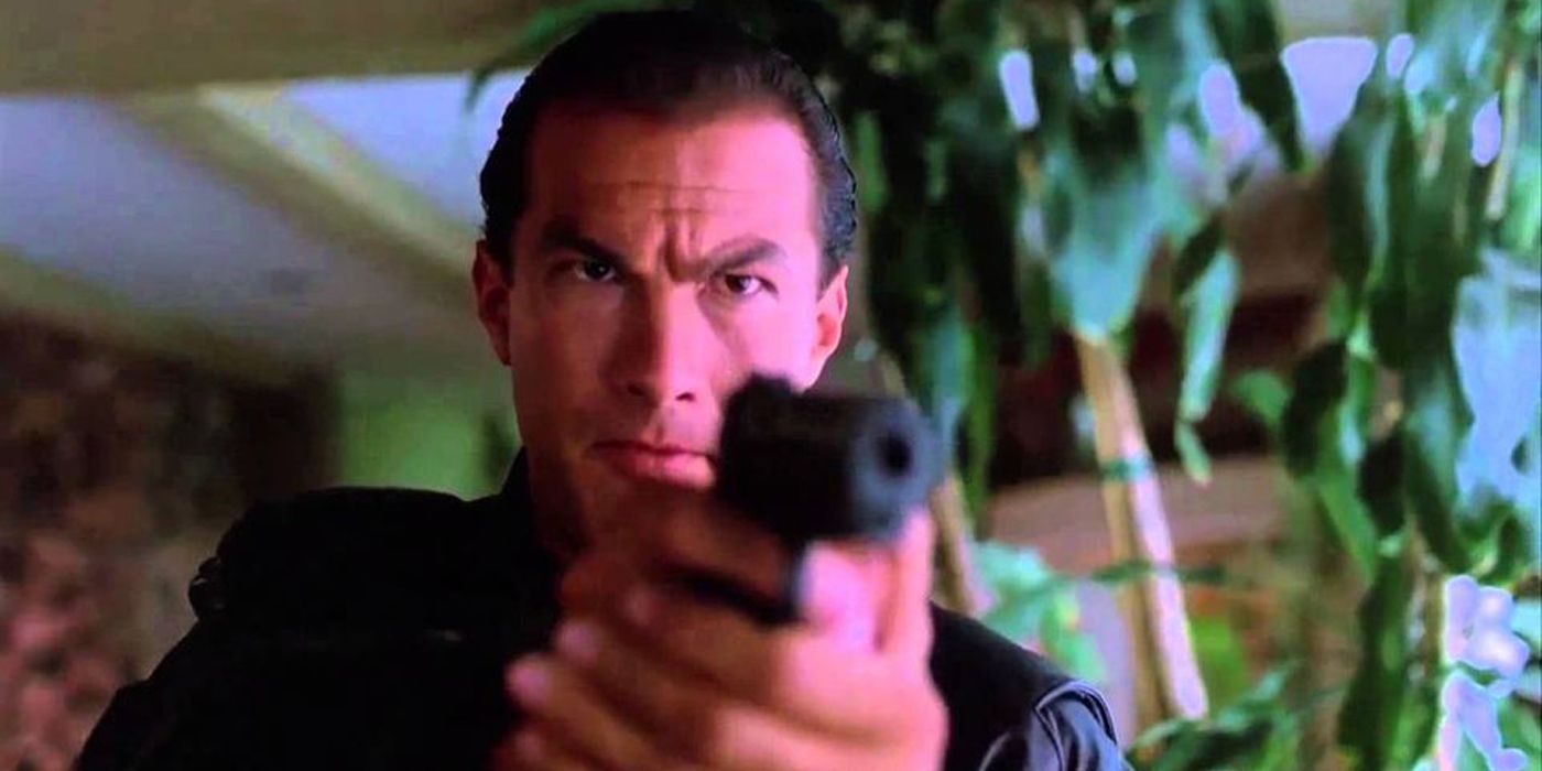 Steven Seagal as Mason pointing a gun in Hard to Kill