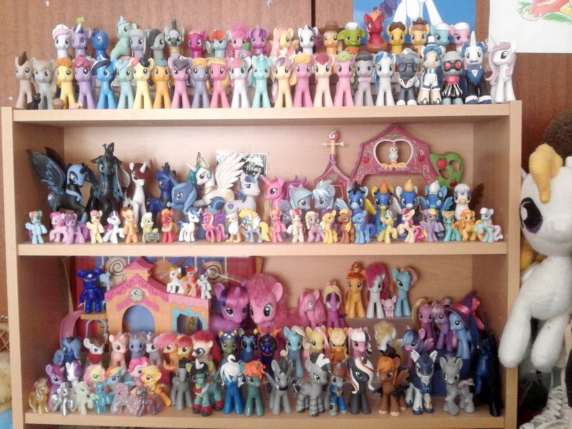 Storage Wars: The 25 Craziest Items Found In The Storage Lockers ...