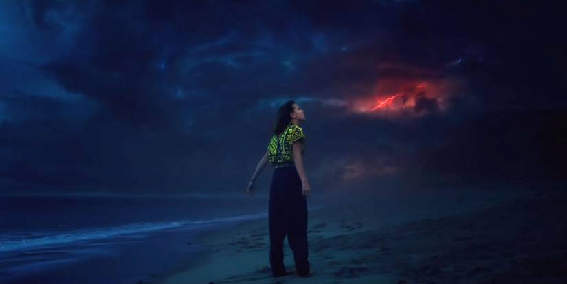 Stranger Things 3 Trailer - Eleven on the Beach