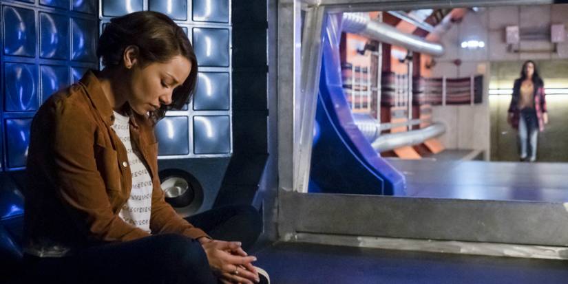 Nora sits in a pipeline cell in The Flash season 5 episode "Godspeed."