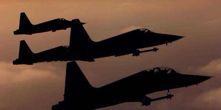 10 Hidden Details Everyone Missed In The Original Top Gun