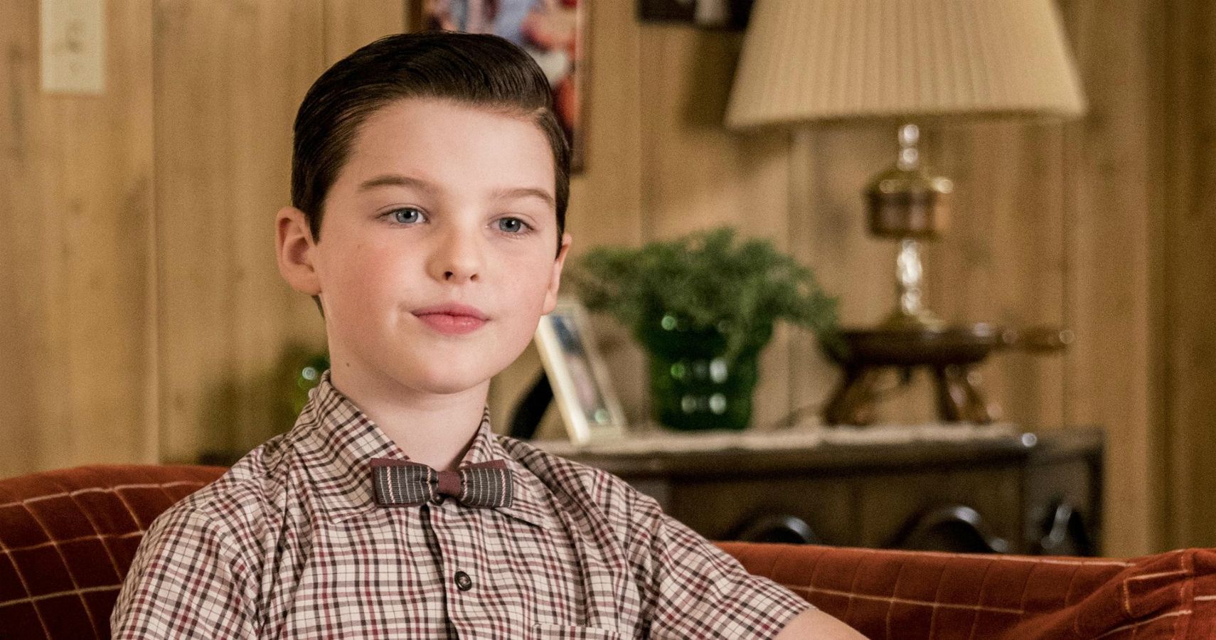 Детство шелдона на английском. Young Sheldon. Месси детство Шелдона. Детство Шелдона актеры. Детство Шелдона дом снаружи.