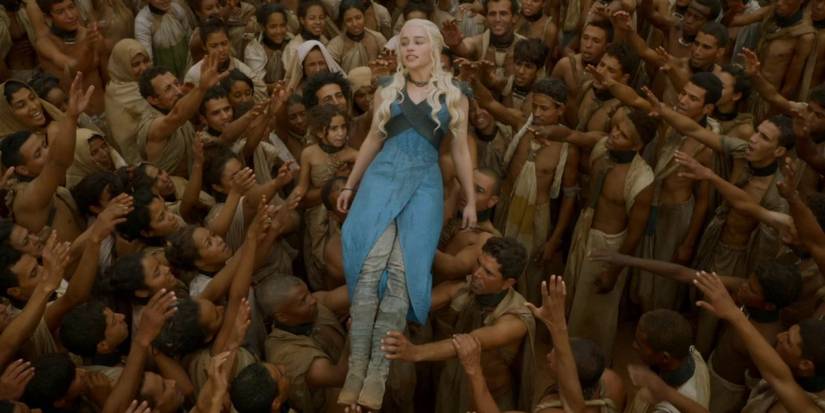 Game of Thrones: 10 Hidden Details About Daenerys Targaryen's Costume You Didn't Notice Game of Thrones: 10 Hidden Details About Daenerys Targaryen's Costume You Didn't Notice