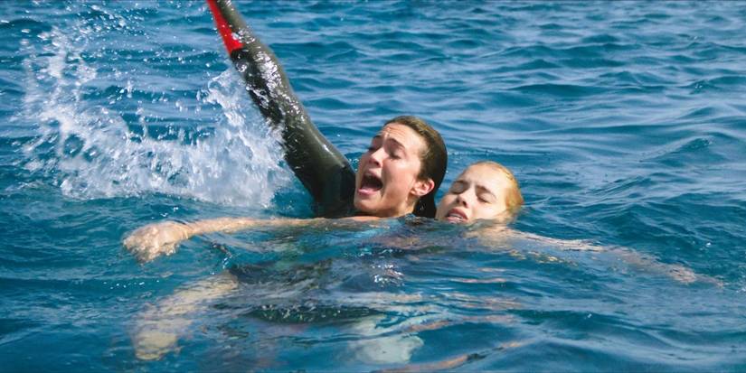 Mandy Moore and Claire Holt flail in the water in 47 Meters Down