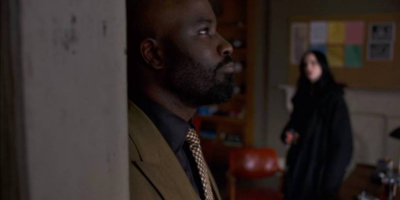 Luke Cage e Jessica Jones em cena
