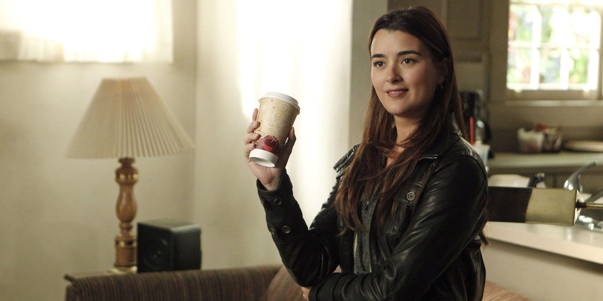 Cote de Pablo as Ziva David grins holding a coffee cup in NCIS