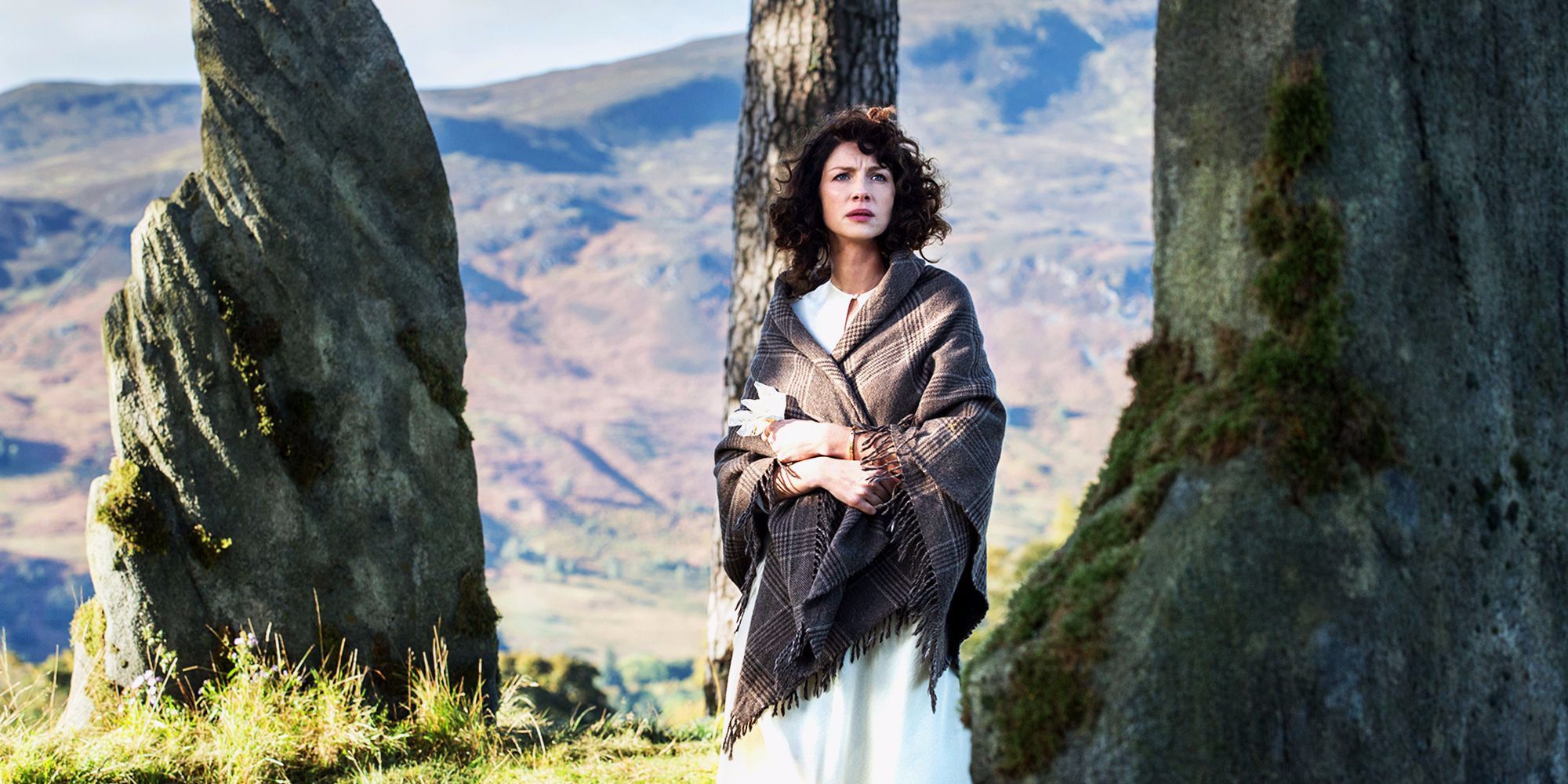 outlander-claire-frank-stonehenge-viagem-no-tempo-pedras-historicas