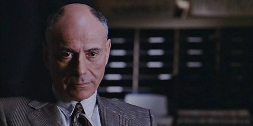 Alan Arkin como George em Glengarry Glen Ross