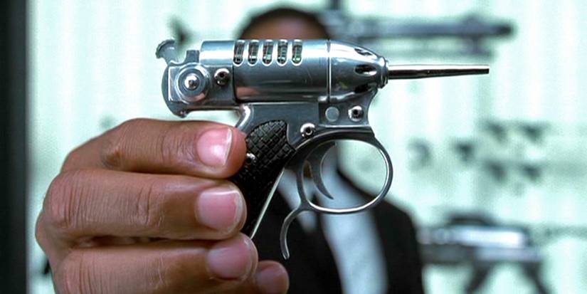 Agent J holds the Noisy Cricket in Men in Black