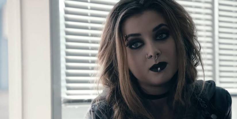 Scream Resurrection Giorgia Whigman as Beth