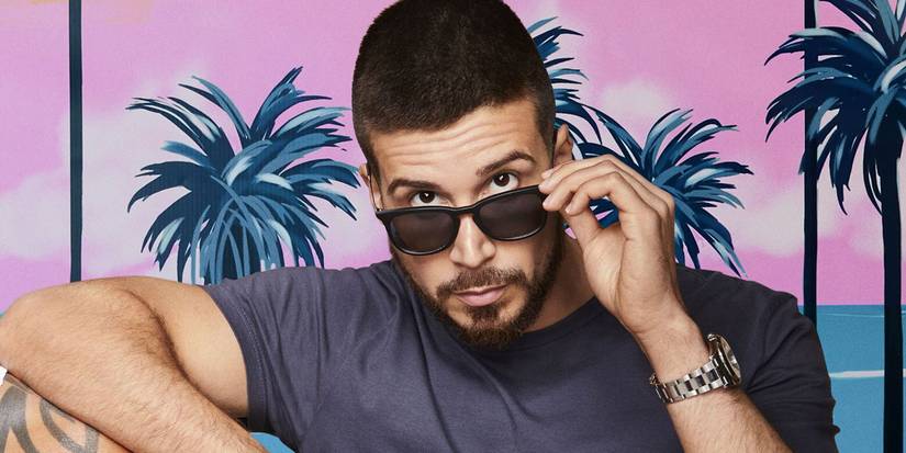 Vinny Guadagnino on Jersey Shore looking over rim of his sunglasses