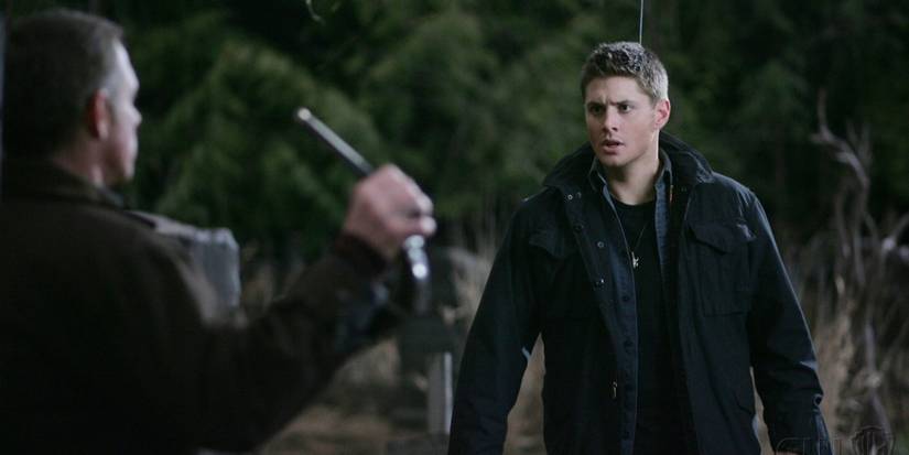 Dean Winchester (Jensen Ackles) enfrenta Azazel em Supernatural.