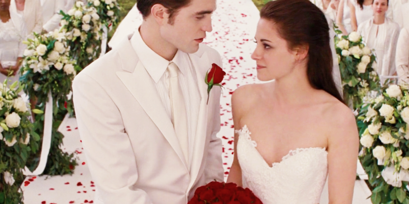 Twilight: 10 Hidden Details About Bella's Costume You Never Noticed Twilight: 10 Hidden Details About Bella's Costume You Never Noticed