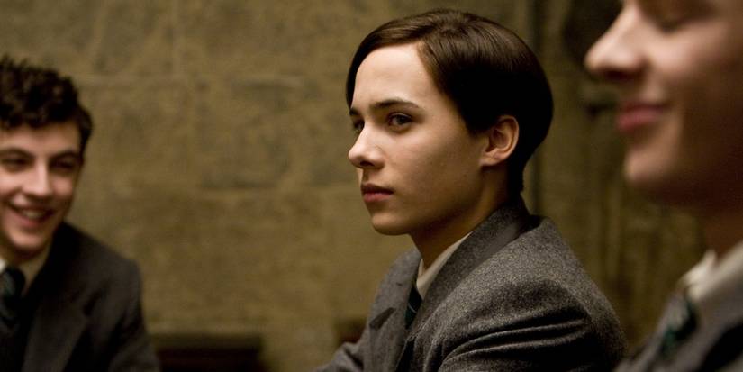 Harry Potter: 10 Details About The Hogwarts Uniforms You Didn't Notice