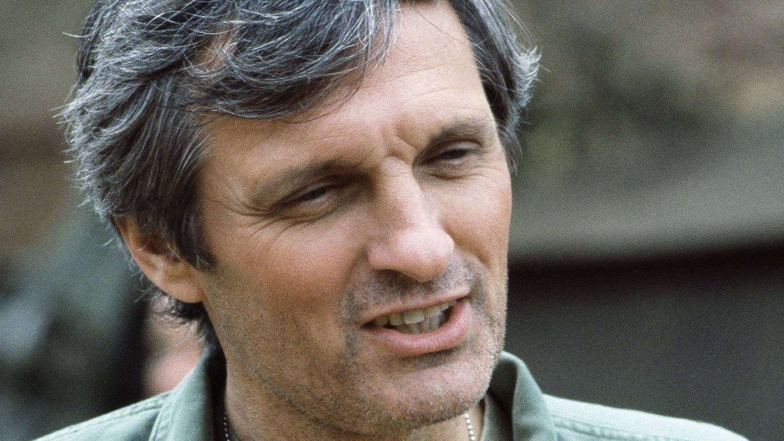 M*A*S*H: 10 Questions About Hawkeye, Answered