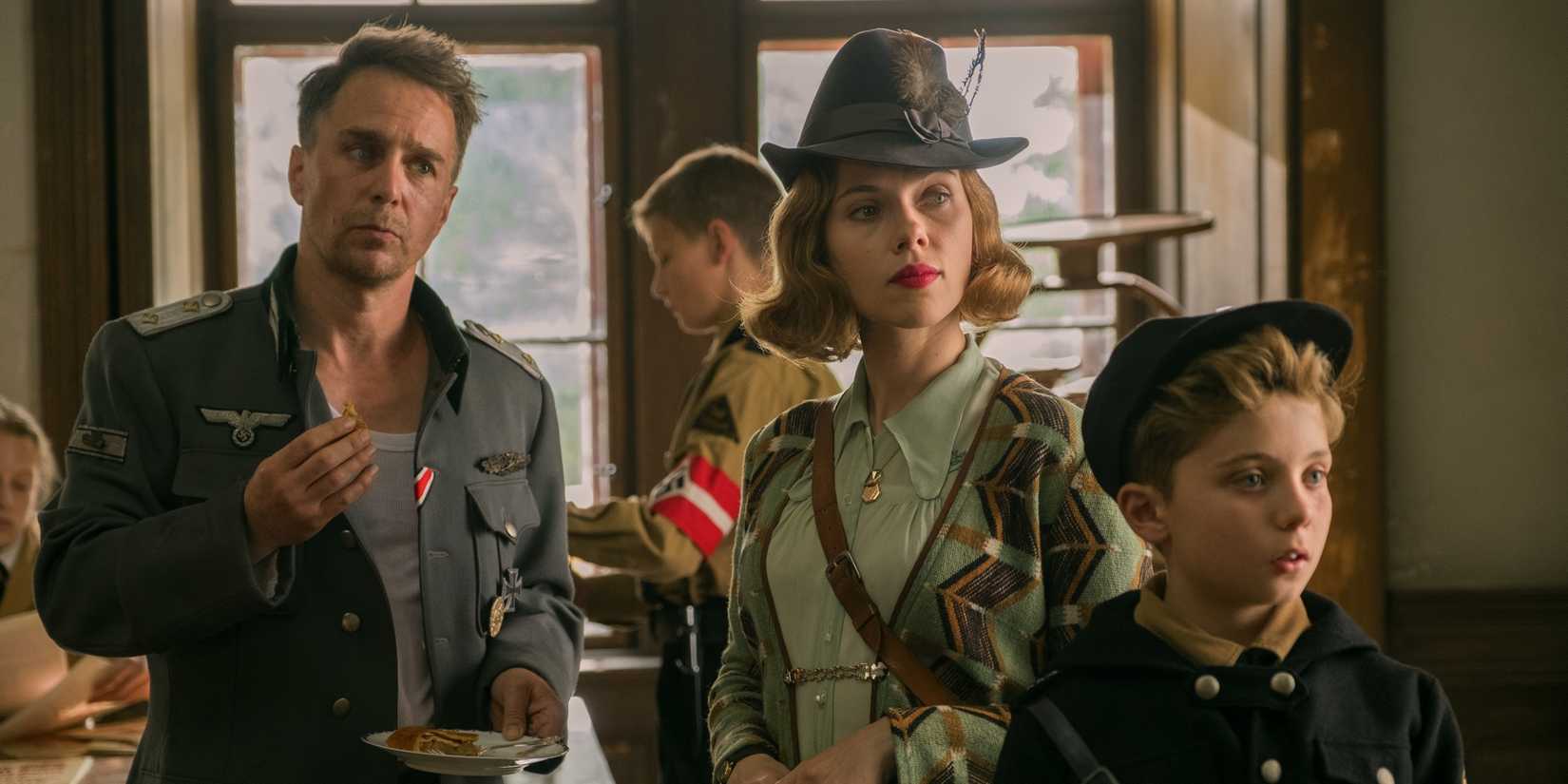 Sam Rockwell, Scarlett Johansson und Roman Griffin Davis in Jojo Rabbit