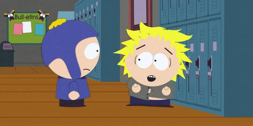 Craig talking to Tweek in front of lockers in South Park.