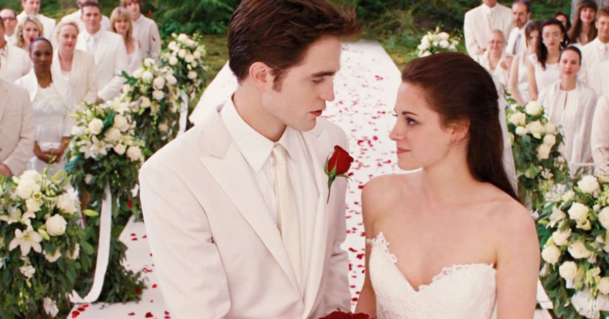 Twilight: 10 Hidden Details About Bella's Costume You Never Noticed Twilight: 10 Hidden Details About Bella's Costume You Never Noticed