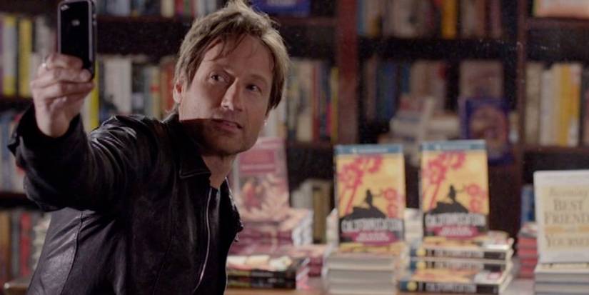 Hank taking a selfie in Californication.