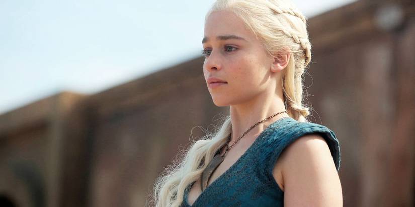 Game of Thrones: 10 Hidden Details About Daenerys Targaryen's Costume You Didn't Notice Game of Thrones: 10 Hidden Details About Daenerys Targaryen's Costume You Didn't Notice
