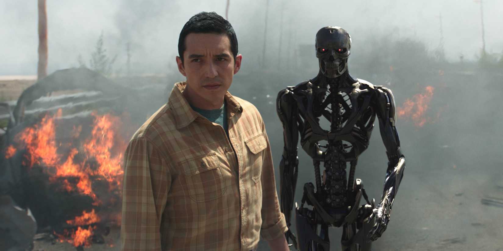 Gabriel Luna nel ruolo di Rev-9 in Terminator Destino Oscuro