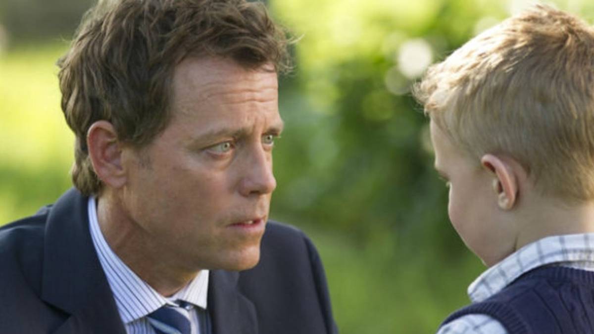 Starz Orders Horror Comedy Series SHINING VALE with Courteney Cox, Greg  Kinnear, and Mira Sorvino — GeekTyrant, image size:1200x675