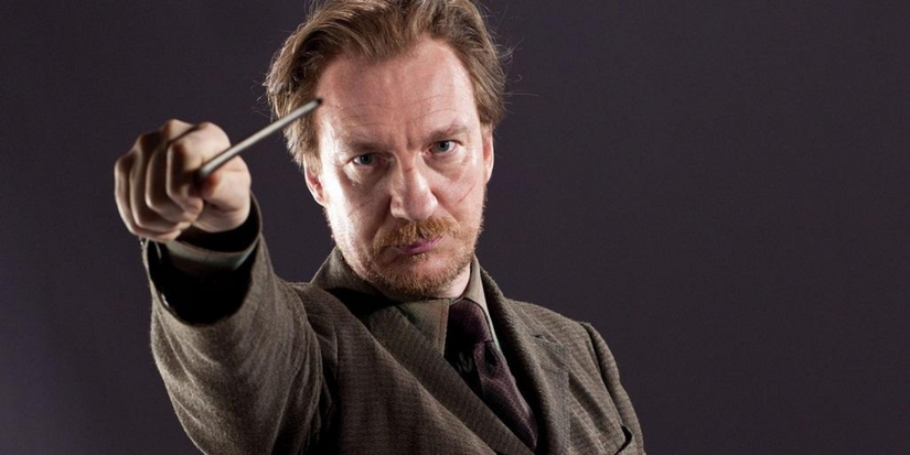 Remus Lupin (David Thewlis) holds his wand up in Harry Potter.