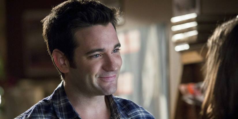 Arrow Tommy Merlyn smiling at Laurel Lance