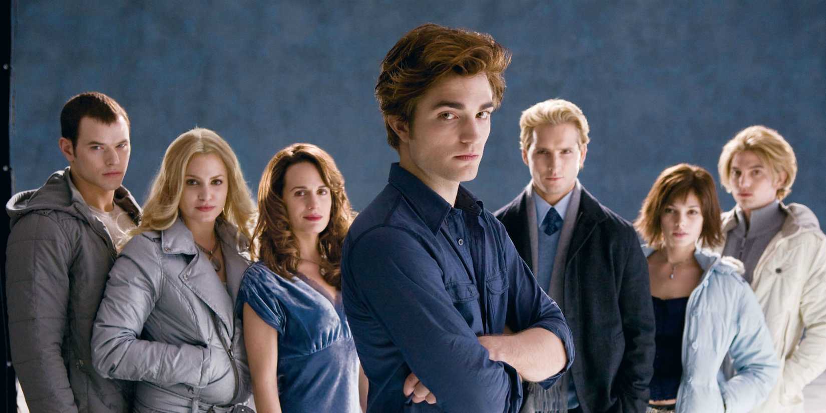 The Cullen family in the Twilight Saga: Emmett, Rosalie, Esme, Edward, Carlisle, Alice, and Jasper