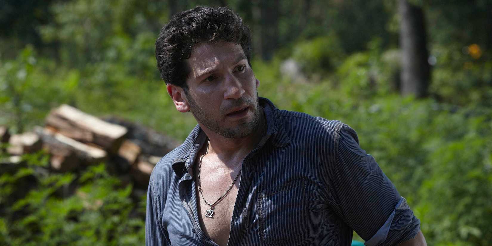 Jon Bernthal as Shane with an open shirt in The Walking Dead.