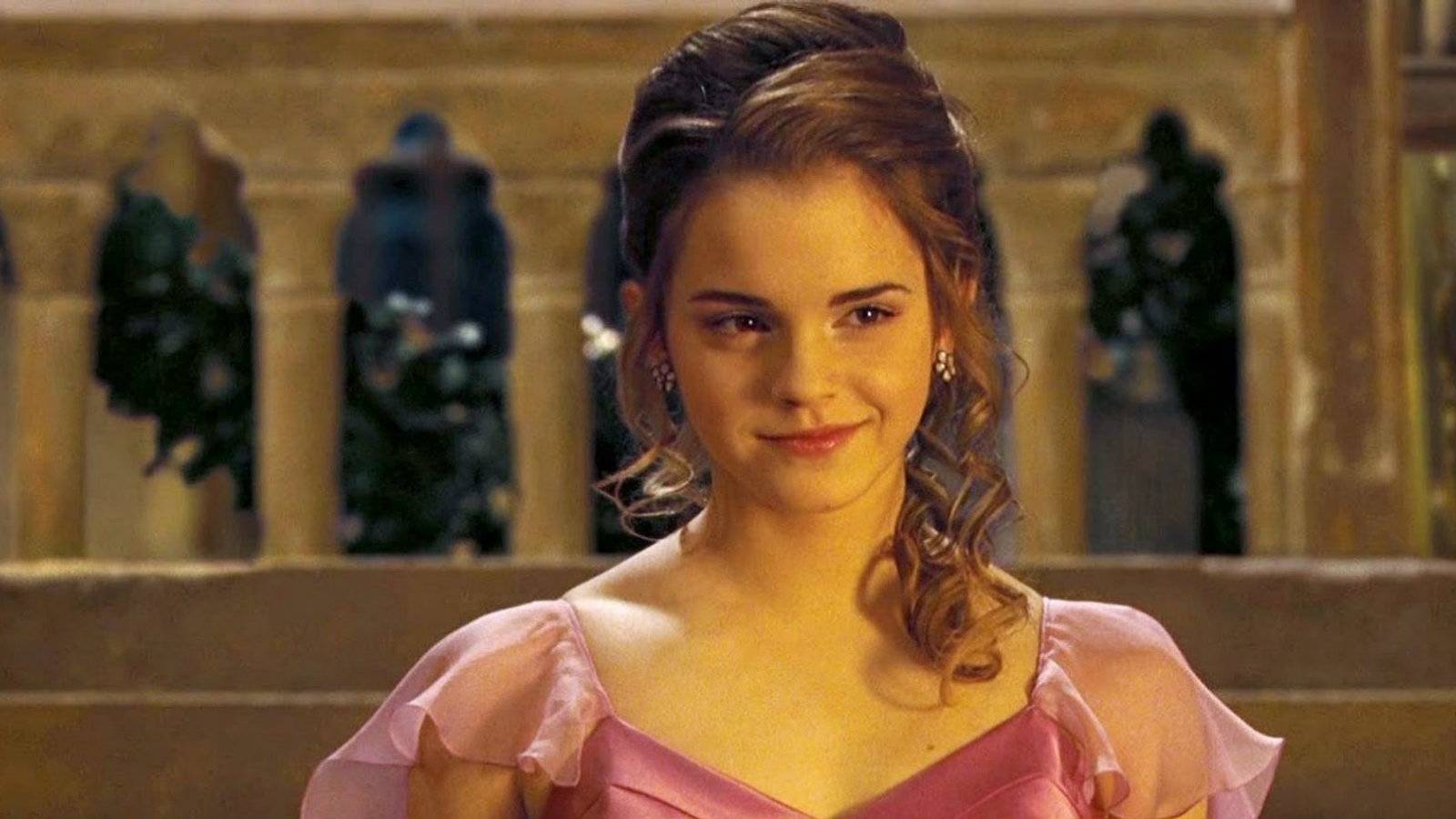Harry Potter: 10 Hidden Details About Hermione Granger's Costume You Never Noticed Harry Potter: 10 Hidden Details About Hermione Granger's Costume You Never Noticed