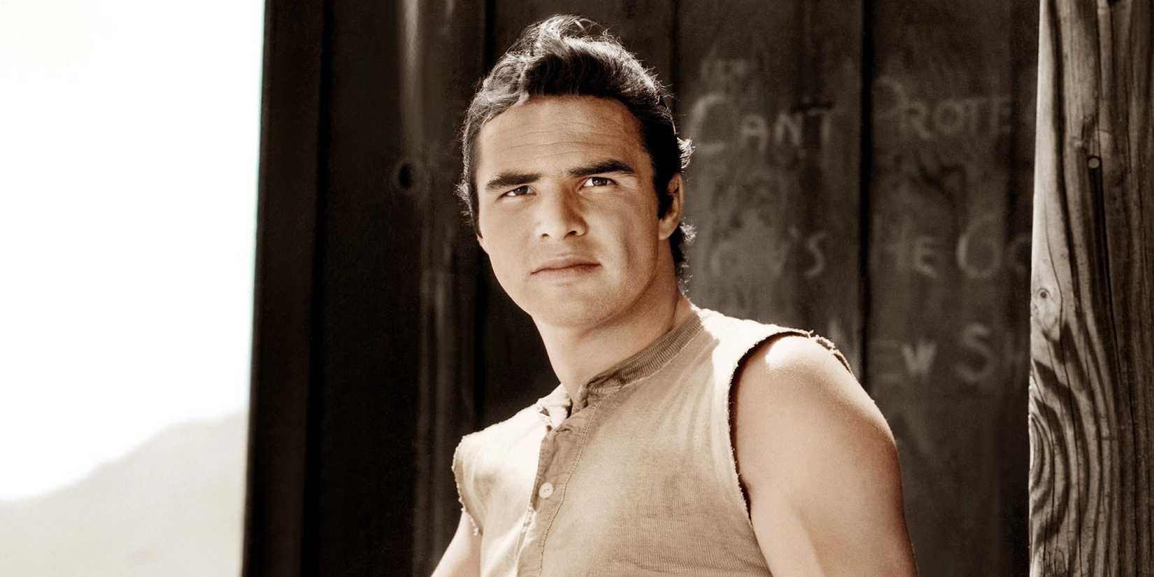 Burt Reynolds looking off into the distance as Quint Asper in Gunsmoke