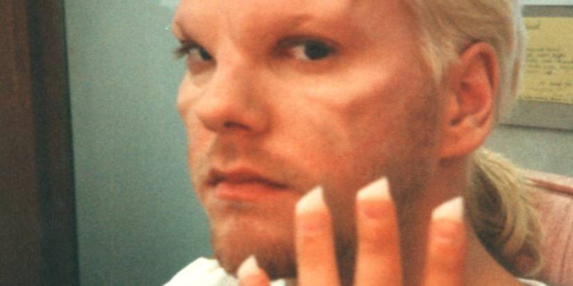 Front Teeth With Ridges The Lost Boys: 10 Hidden Details Behind The Costumes