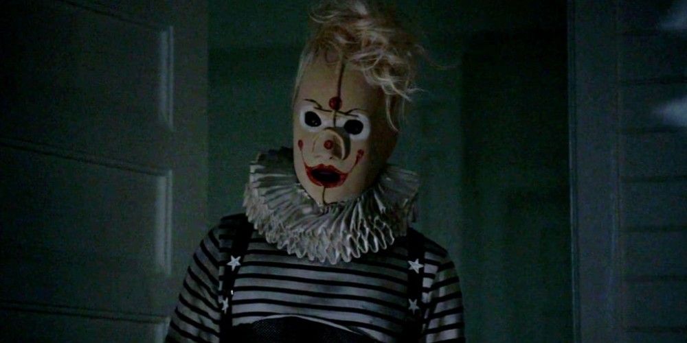 10 Hidden Details Behind The Costumes Of American Horror Story Cult