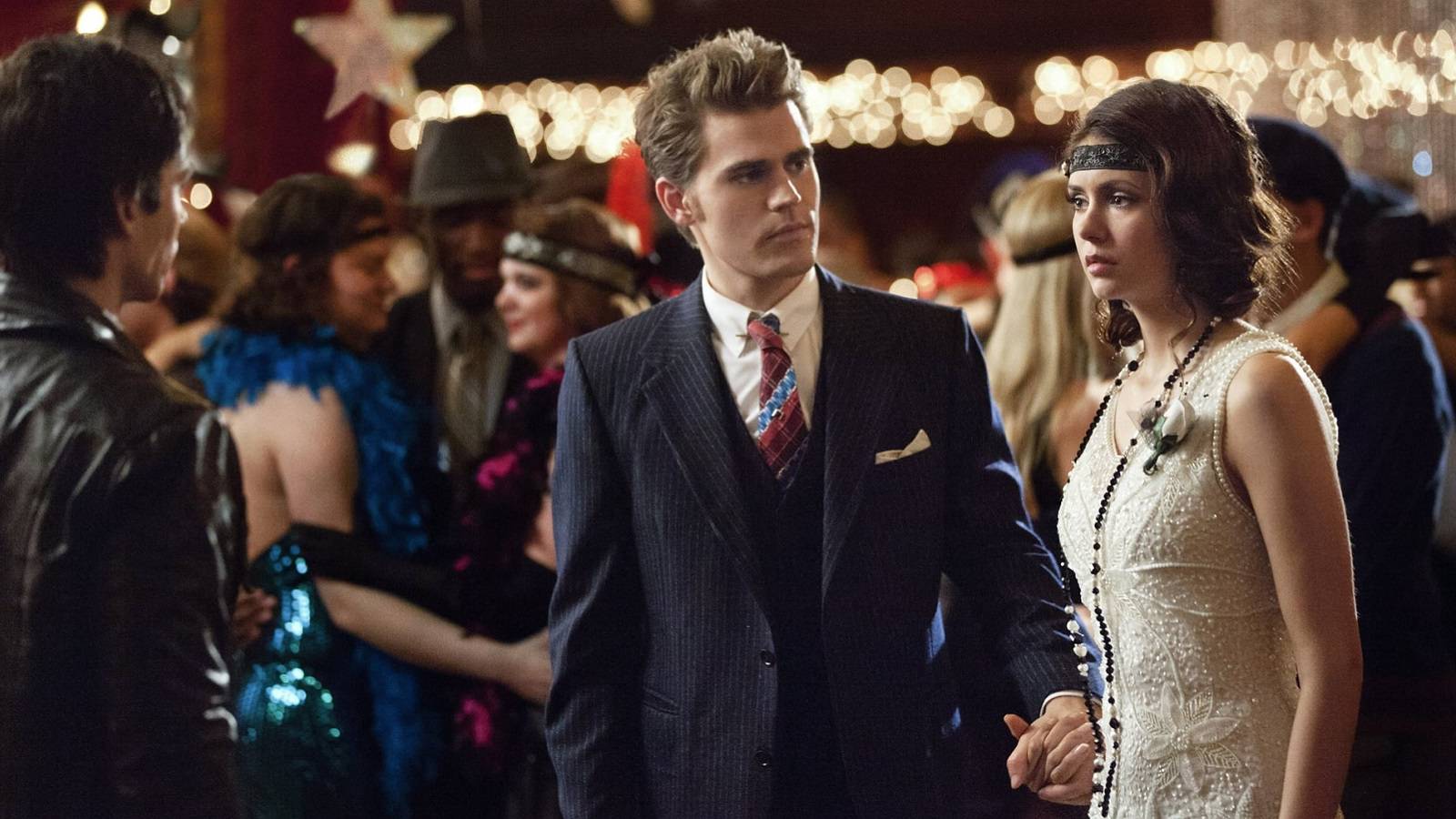 The Vampire Diaries: Elena's 5 Best Outfits (& 5 Worst) The Vampire Diaries: Elena's 5 Best Outfits (& 5 Worst)