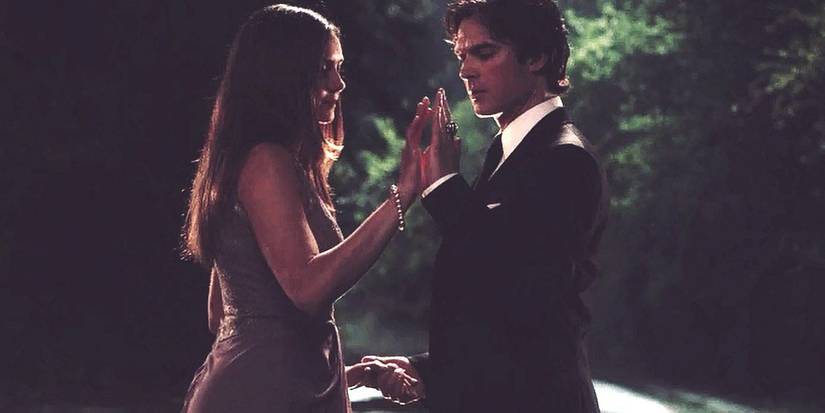 The Vampire Diaries: Elena's 5 Best Outfits (& 5 Worst) The Vampire Diaries: Elena's 5 Best Outfits (& 5 Worst)