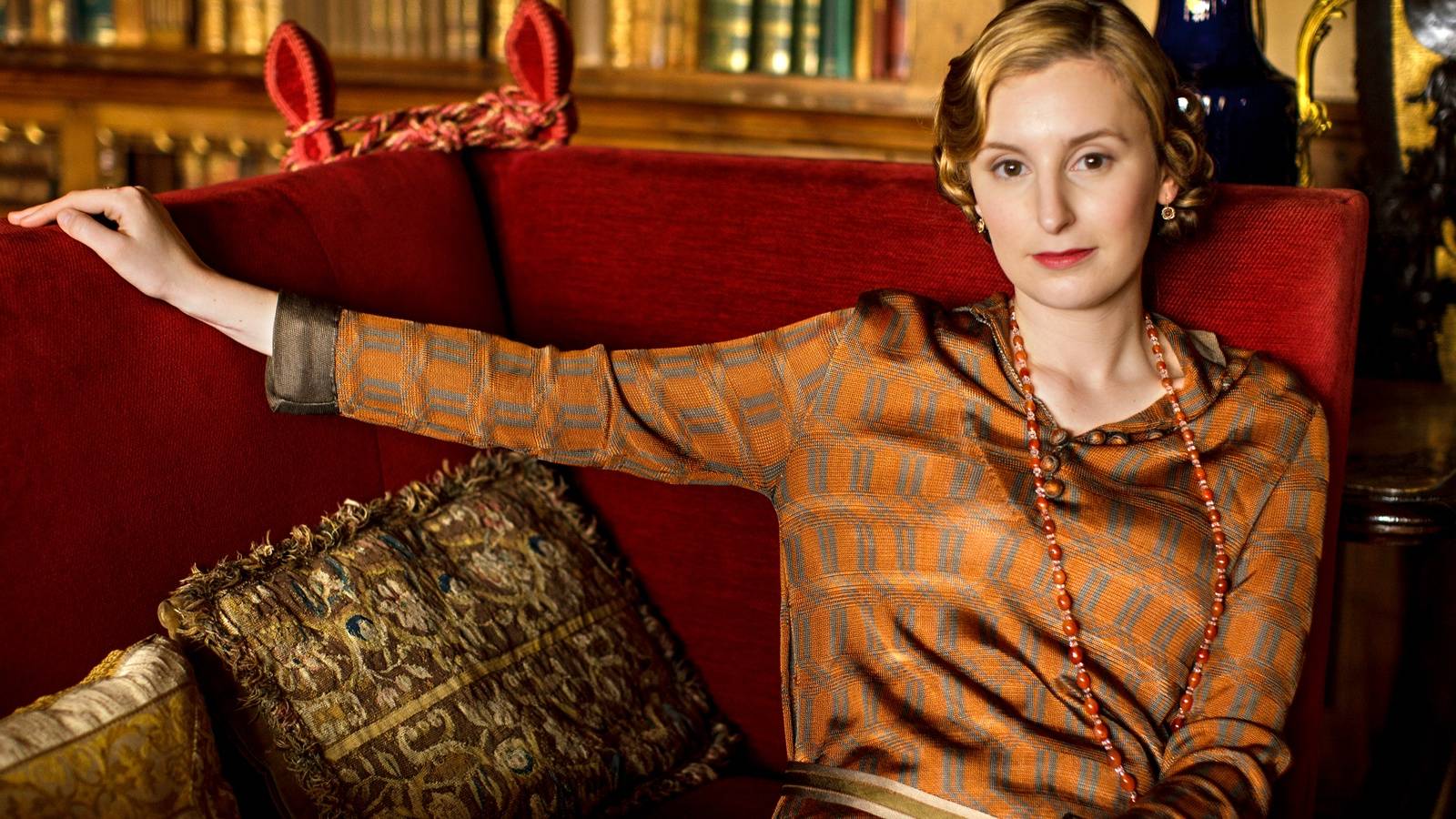 Downton Abbey: 10 Hidden Details About Edith Crawley's Costume You Didn't  Notice