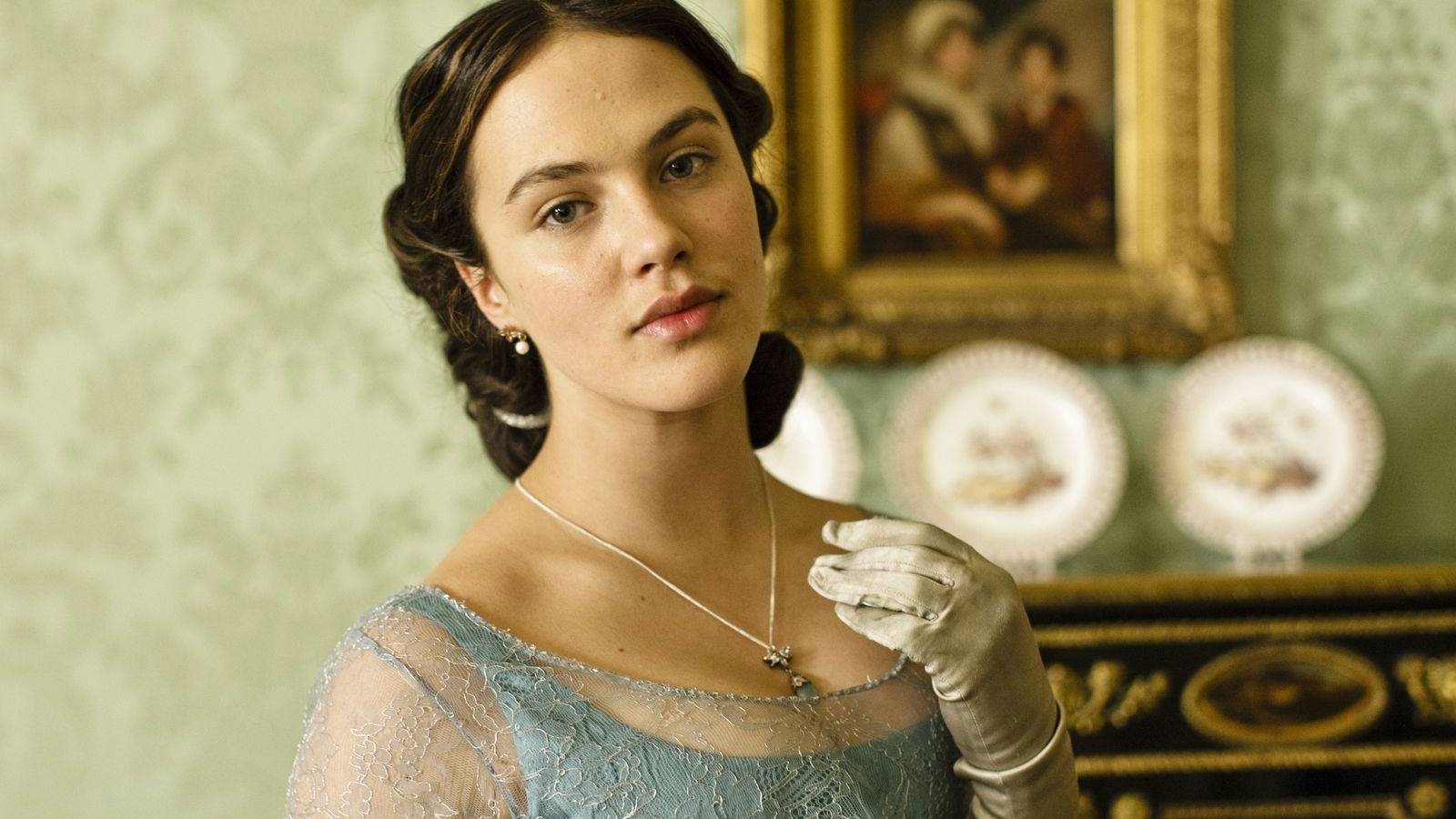 Downton Abbey: 10 Details About Sybil Crawley's Costume You Didn't Notice Downton Abbey: 10 Details About Sybil Crawley's Costume You Didn't Notice