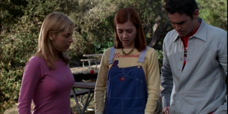 Buffy The Vampire Slayer 5 Outfits That Are Totally 90s (& 5 That Work Today)