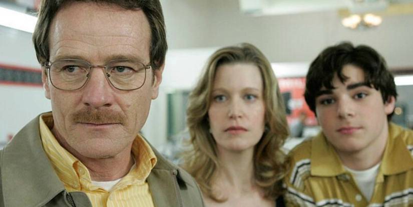 Bryan Cranston as Walter White with his wife, Skyler, and son, Walter Jr., in Breaking Bad season 1.