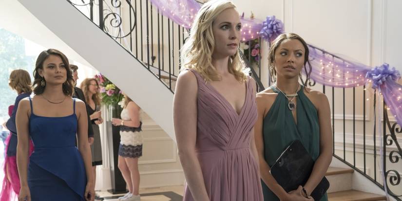 The Vampire Diaries: Caroline's 5 Best Outfits (& 5 Worst)