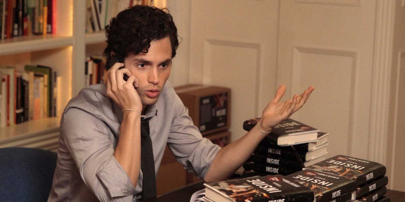 Dan Humphrey having an intense phone call in Gossip Girl